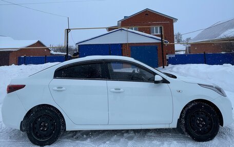 KIA Rio IV, 2018 год, 1 200 000 рублей, 5 фотография