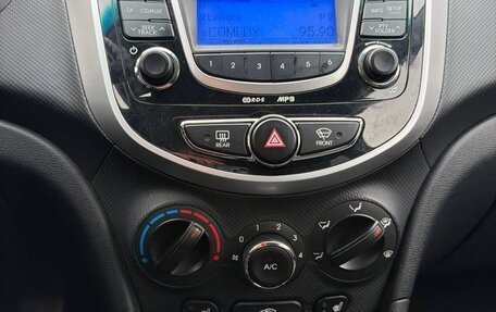 Hyundai Solaris II рестайлинг, 2013 год, 920 000 рублей, 13 фотография