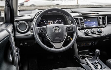 Toyota RAV4, 2017 год, 2 298 000 рублей, 13 фотография