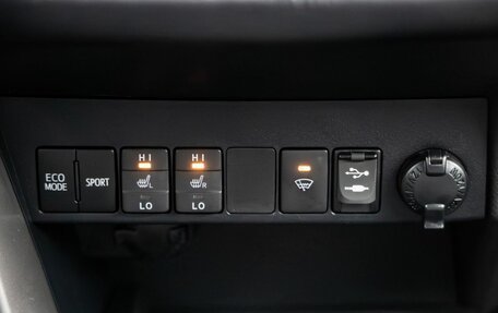 Toyota RAV4, 2017 год, 2 298 000 рублей, 26 фотография