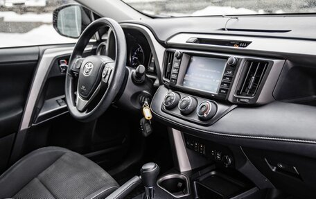 Toyota RAV4, 2017 год, 2 298 000 рублей, 30 фотография