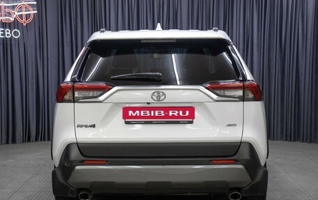 Toyota RAV4, 2019 год, 2 998 000 рублей, 6 фотография