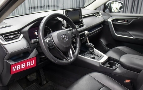Toyota RAV4, 2019 год, 2 998 000 рублей, 15 фотография