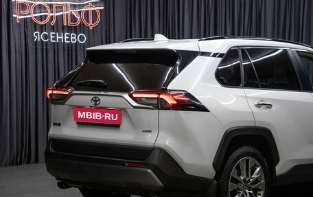 Toyota RAV4, 2019 год, 2 998 000 рублей, 21 фотография