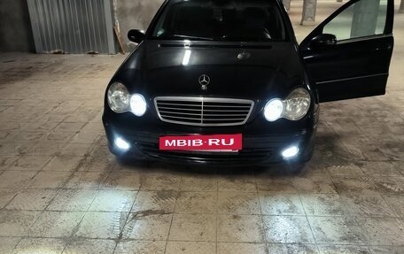 Mercedes-Benz C-Класс, 2005 год, 670 000 рублей, 10 фотография