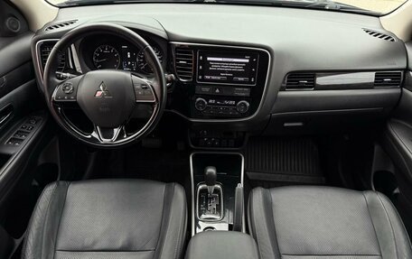 Mitsubishi Outlander III рестайлинг 3, 2017 год, 2 250 000 рублей, 7 фотография