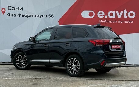 Mitsubishi Outlander III рестайлинг 3, 2017 год, 2 250 000 рублей, 6 фотография