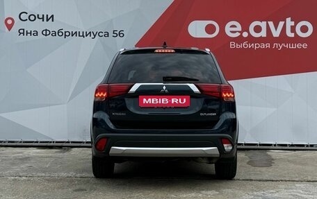 Mitsubishi Outlander III рестайлинг 3, 2017 год, 2 250 000 рублей, 5 фотография