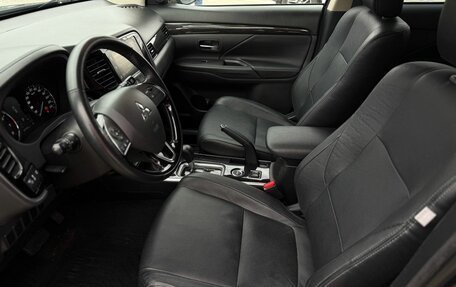 Mitsubishi Outlander III рестайлинг 3, 2017 год, 2 250 000 рублей, 13 фотография