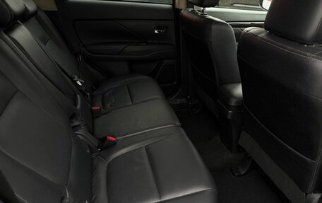 Mitsubishi Outlander III рестайлинг 3, 2017 год, 2 250 000 рублей, 16 фотография