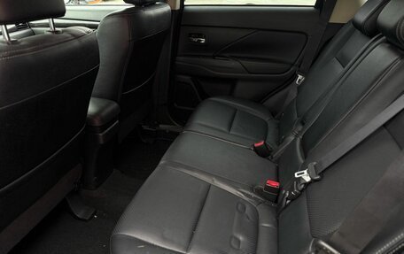 Mitsubishi Outlander III рестайлинг 3, 2017 год, 2 250 000 рублей, 14 фотография