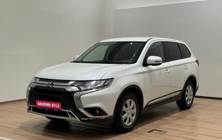 Mitsubishi Outlander III рестайлинг 3, 2019 год, 2 120 000 рублей, 1 фотография