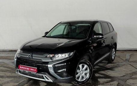 Mitsubishi Outlander III рестайлинг 3, 2021 год, 2 535 000 рублей, 1 фотография