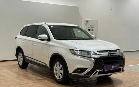 Mitsubishi Outlander III рестайлинг 3, 2019 год, 2 120 000 рублей, 3 фотография