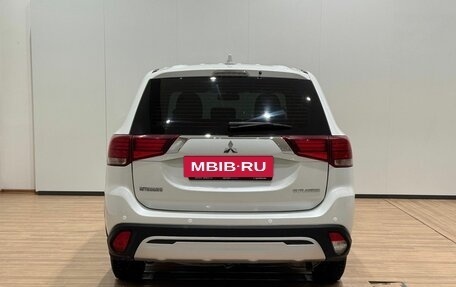 Mitsubishi Outlander III рестайлинг 3, 2019 год, 2 120 000 рублей, 6 фотография
