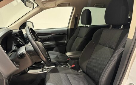 Mitsubishi Outlander III рестайлинг 3, 2019 год, 2 120 000 рублей, 9 фотография