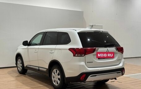Mitsubishi Outlander III рестайлинг 3, 2019 год, 2 120 000 рублей, 7 фотография