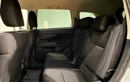 Mitsubishi Outlander III рестайлинг 3, 2019 год, 2 120 000 рублей, 24 фотография