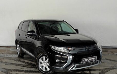 Mitsubishi Outlander III рестайлинг 3, 2021 год, 2 535 000 рублей, 3 фотография