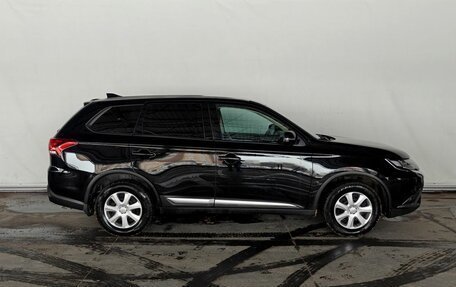 Mitsubishi Outlander III рестайлинг 3, 2021 год, 2 535 000 рублей, 4 фотография