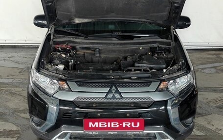 Mitsubishi Outlander III рестайлинг 3, 2021 год, 2 535 000 рублей, 9 фотография