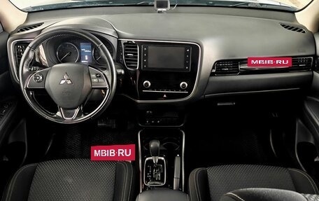 Mitsubishi Outlander III рестайлинг 3, 2021 год, 2 535 000 рублей, 11 фотография
