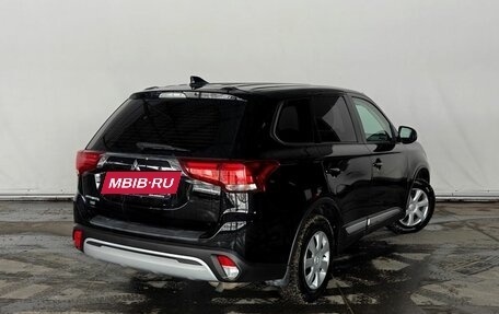 Mitsubishi Outlander III рестайлинг 3, 2021 год, 2 535 000 рублей, 7 фотография