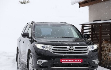 Toyota Highlander III, 2013 год, 2 200 000 рублей, 2 фотография