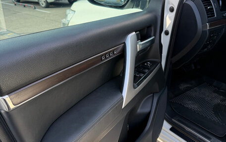 Toyota Land Cruiser 200, 2016 год, 6 200 000 рублей, 6 фотография