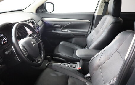 Mitsubishi Outlander III рестайлинг 3, 2013 год, 1 699 000 рублей, 8 фотография
