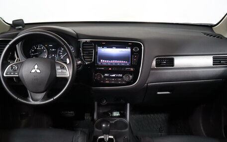 Mitsubishi Outlander III рестайлинг 3, 2013 год, 1 699 000 рублей, 7 фотография