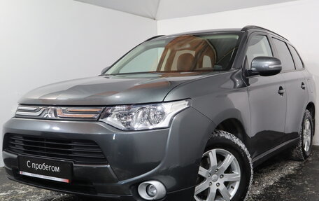 Mitsubishi Outlander III рестайлинг 3, 2013 год, 1 699 000 рублей, 3 фотография