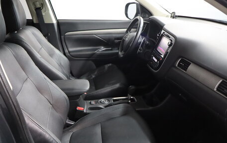 Mitsubishi Outlander III рестайлинг 3, 2013 год, 1 699 000 рублей, 12 фотография