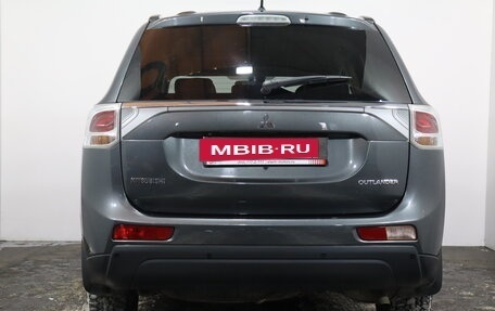 Mitsubishi Outlander III рестайлинг 3, 2013 год, 1 699 000 рублей, 5 фотография