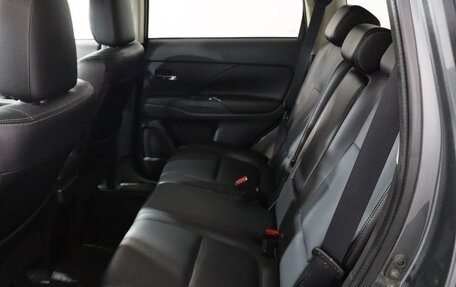 Mitsubishi Outlander III рестайлинг 3, 2013 год, 1 699 000 рублей, 14 фотография