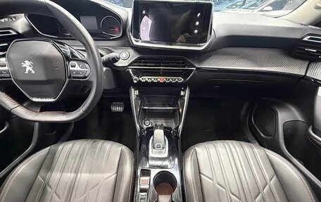 Peugeot 2008 II, 2023 год, 2 055 000 рублей, 12 фотография