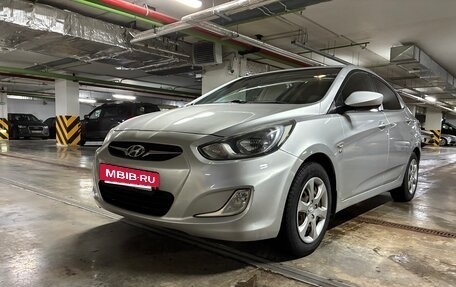 Hyundai Solaris II рестайлинг, 2011 год, 910 000 рублей, 3 фотография