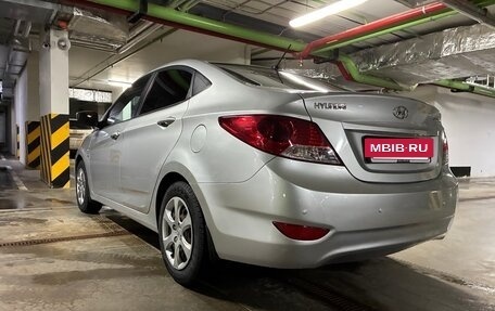 Hyundai Solaris II рестайлинг, 2011 год, 910 000 рублей, 5 фотография