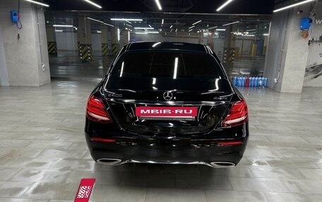 Mercedes-Benz E-Класс, 2018 год, 2 900 000 рублей, 4 фотография