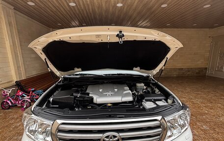 Toyota Land Cruiser 200, 2010 год, 3 150 000 рублей, 11 фотография