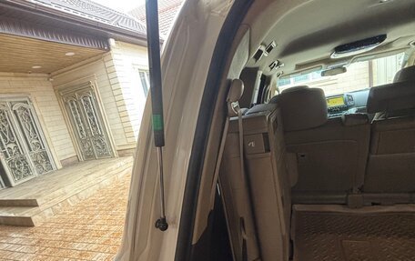 Toyota Land Cruiser 200, 2010 год, 3 150 000 рублей, 18 фотография