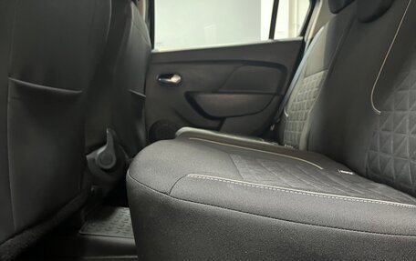 Renault Logan II, 2018 год, 1 075 000 рублей, 15 фотография