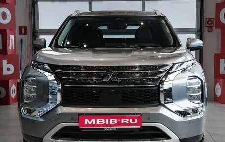 Mitsubishi Outlander, 2022 год, 3 900 000 рублей, 2 фотография