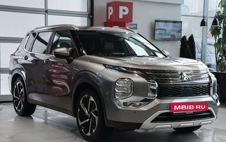 Mitsubishi Outlander, 2022 год, 3 900 000 рублей, 3 фотография