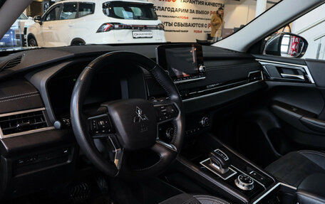 Mitsubishi Outlander, 2022 год, 3 900 000 рублей, 19 фотография