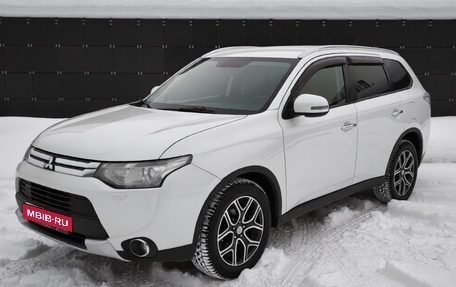 Mitsubishi Outlander III рестайлинг 3, 2014 год, 1 650 000 рублей, 1 фотография