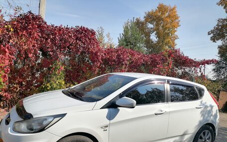 Hyundai Solaris II рестайлинг, 2013 год, 800 000 рублей, 1 фотография