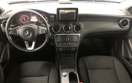 Mercedes-Benz A-Класс, 2017 год, 1 599 000 рублей, 9 фотография