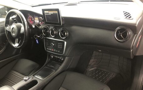 Mercedes-Benz A-Класс, 2017 год, 1 599 000 рублей, 11 фотография