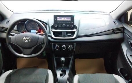 Toyota Yaris XP150 рестайлинг, 2021 год, 1 800 000 рублей, 9 фотография